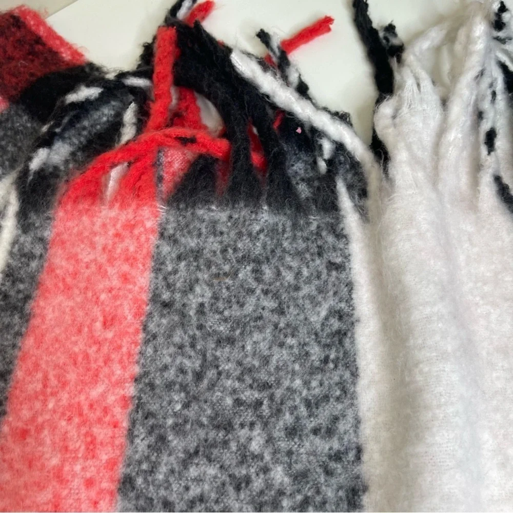 SHIRALEAH Chicago Plaid Shawl Blanket Scarf Wrap